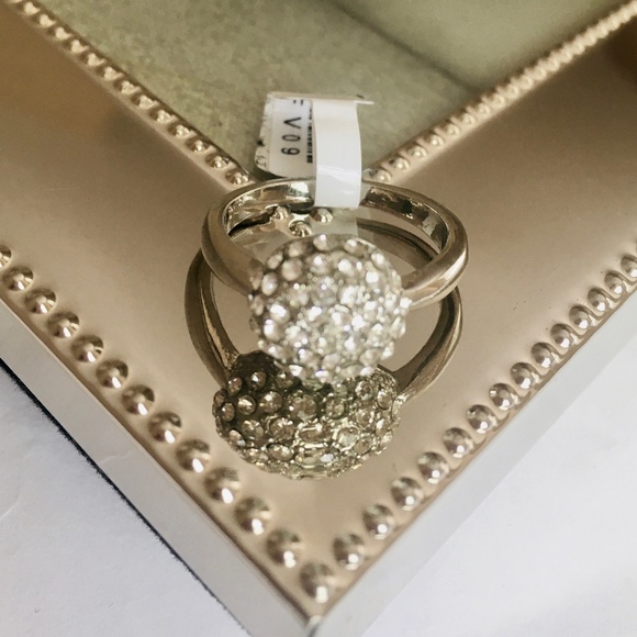 Gorgeous Round Pave ring with clear CZ - Picture 3 of 4